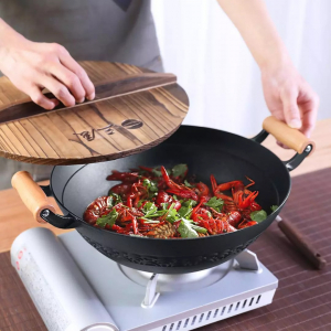 Чугунная сковорода-вок Xiaomi Sanxia Cast Iron Binaural Wood Handle Wok 34cm Black - фото 5